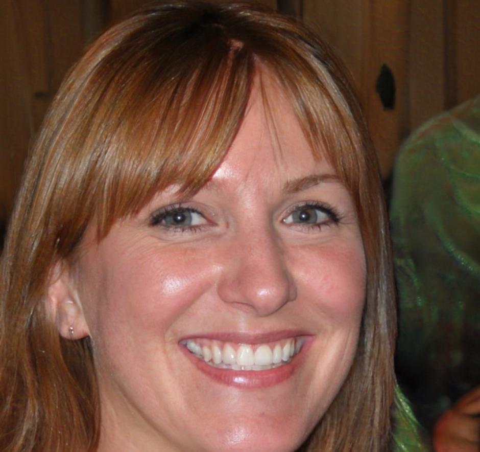 Helena Thornridge, Senior Financial Analyst and business forecasting instructor